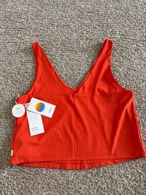 Vuori SL Villa Cropped Tank in Bright Poppy